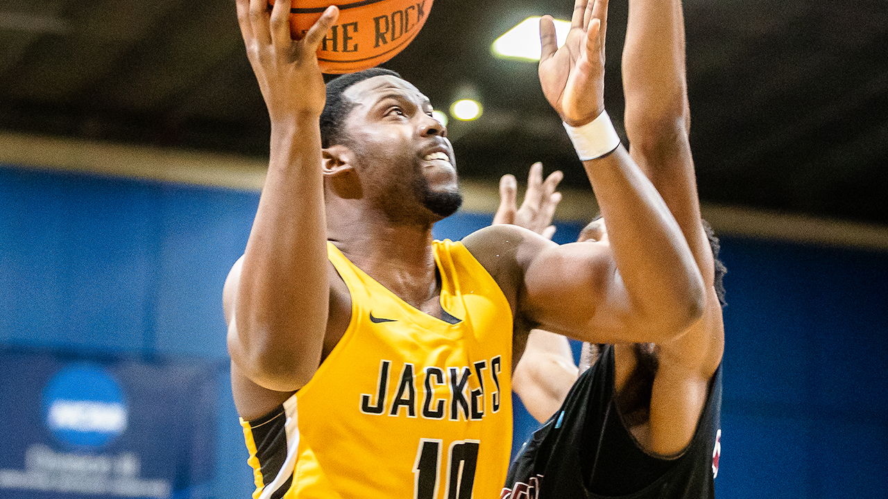 Senior Darryl Williams (Columbia, Md./Glenelg Country) scored a career high 23 points and recorded his second double-double with 10 rebounds as the fifth-ranked Randolph-Macon men's basketball team was nipped 58-57 by No. 6 Swarthmore on Friday evening in the sectional semifinals of the 2019 NCAA Division III Men's Basketball Tournament.