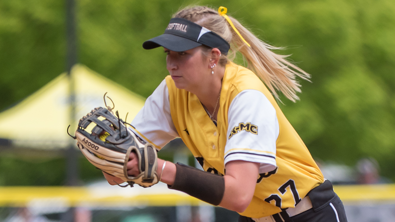 Gracie Ellis fired a 1-hit shutout (4-0) against Swarthmore in game one and again blanked the Garnet (3-0) in game two to propel Randolph-Macon to the Ashland regional title in the NCAA Division III Softball Championship on Saturday afternoon.